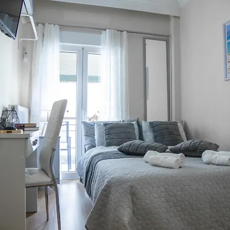 Papoulias Apartament *